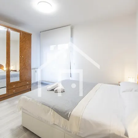Atico Quintana Ii - Con Terraza, En El Centro Con Wifi Y Garaje Apartment *